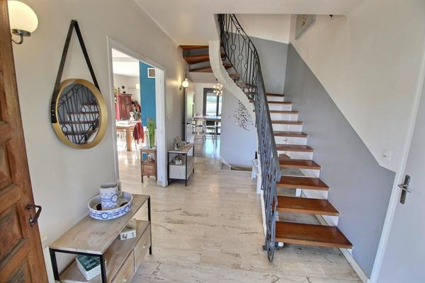 VILLA DE 160 M² DE TYPE F5 SUR TERRAIN 3 FACES AVEC VERANDA ET GARAGE