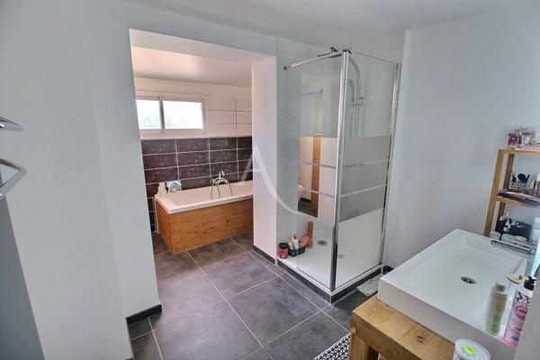 VILLA DE 160 M² DE TYPE F5 SUR TERRAIN 3 FACES AVEC VERANDA ET GARAGE