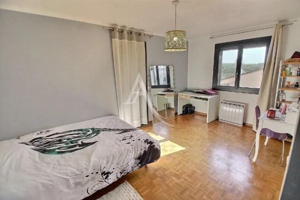 VILLA DE 160 M² DE TYPE F5 SUR TERRAIN 3 FACES AVEC VERANDA ET GARAGE