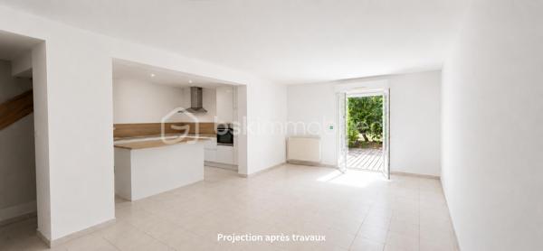 Maison familiale 95 m² – Trélazé, secteur Mairie

Idéalement située à proximité immédiate de la mairie de Trélazé, dans un quartier calme et recherché, découvrez cette agréable maison familiale de 95 m² habitables, implantée sur une parcelle paysagée de plus de 350 m² .

Au rez-de-chaussée, vous profiterez d'une belle pièce de vie traversante et lumineuse, d'une cuisine (à aménager selon vos envies), d'un placard, d'un WC indépendant ainsi que d'un grand garage.

À l'étage, l'espace nuit se compose de quatre chambres, dont une avec sa salle d'eau privative, d'une salle de bains avec baignoire et d'un WC indépendant.

Les atouts :
*DPE C
*Aucun travaux à prévoir, hormis l'installation de la cuisine.
*Possibilité d'extension pour répondre à vos futurs projets.
*Chauffage au gaz.
*Quartier résidentiel calme.
*Stationnement facile devant la maison, en complément du grand garage.
*À proximité des commerces, écoles, transports 

Une maison fonctionnelle, lumineuse et évolutive, idéale pour une famille souhaitant s'installer dans un secteur recherché de Trélazé.

Venez découvrir ce bien, je suis à votre disposition pour tous renseignements et je me ferais un plaisir de vous accompagner dans votre projet.