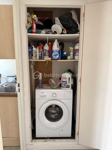 À deux pas de l'université, cet appartement de 76 m² offre un agencement fonctionnel et optimisé avec 4 chambres, idéal pour un investissement locatif clé en main.

Deux chambres sont actuellement louées 410 € par mois chacune, offrant une rentabilité immédiate.

Situé dans un secteur très recherché grâce à sa proximité avec l'Université Rennes 2, ce bien présente un excellent potentiel locatif. Avec une location des quatre chambres à 450 € par mois, la rentabilité brute estimée est de 9,53 %.

L'appartement comprend :
3 chambres d'environ 11 m² ;
1 chambre de 16 m², pouvant également être aménagée en salon selon votre projet.
Chaque chambre dispose de son propre balcon, un véritable atout pour les locataires.

Aucun travaux de copropriété ne sont à prévoir dans les prochaines années. La réfection de la toiture a été réalisée récemment et entièrement financée par les propriétaires actuels.

Le chauffage est collectif, par le sol et le plafond.

À proximité immédiate :
Métro Villejean – Université ;
Lignes de bus C4, 12 et 14 ;
Commerces, supermarchés et services accessibles à pied.

📞 N'hésitez pas à me contacter au 07.77.04.39.37 pour plus d'informations ou organiser une visite.