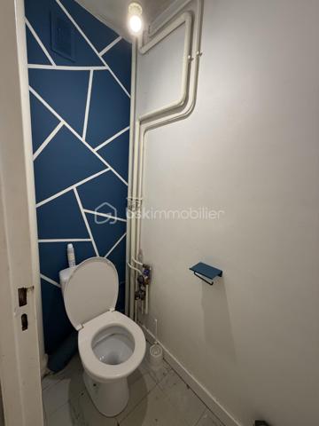 À deux pas de l'université, cet appartement de 76 m² offre un agencement fonctionnel et optimisé avec 4 chambres, idéal pour un investissement locatif clé en main.

Deux chambres sont actuellement louées 410 € par mois chacune, offrant une rentabilité immédiate.

Situé dans un secteur très recherché grâce à sa proximité avec l'Université Rennes 2, ce bien présente un excellent potentiel locatif. Avec une location des quatre chambres à 450 € par mois, la rentabilité brute estimée est de 9,53 %.

L'appartement comprend :
3 chambres d'environ 11 m² ;
1 chambre de 16 m², pouvant également être aménagée en salon selon votre projet.
Chaque chambre dispose de son propre balcon, un véritable atout pour les locataires.

Aucun travaux de copropriété ne sont à prévoir dans les prochaines années. La réfection de la toiture a été réalisée récemment et entièrement financée par les propriétaires actuels.

Le chauffage est collectif, par le sol et le plafond.

À proximité immédiate :
Métro Villejean – Université ;
Lignes de bus C4, 12 et 14 ;
Commerces, supermarchés et services accessibles à pied.

📞 N'hésitez pas à me contacter au 07.77.04.39.37 pour plus d'informations ou organiser une visite.