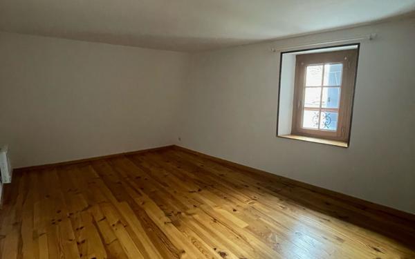 Maison à louer    3 pièces •  Salies-de-Béarn