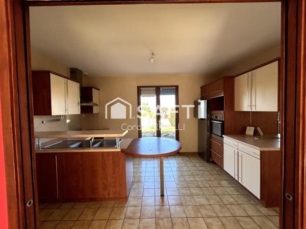 Maison de plain-pied avec jardin, au calme à Nersac