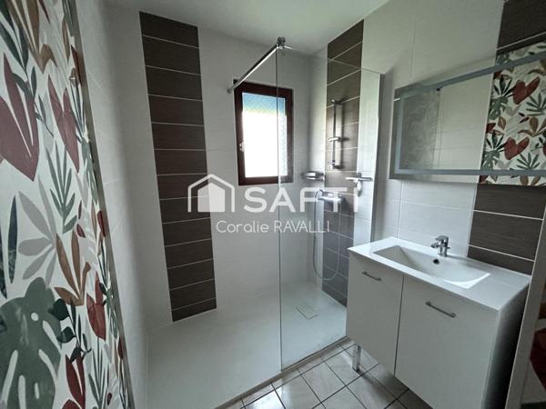 Maison de plain-pied avec jardin, au calme à Nersac