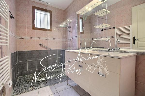 Maison individuelle de 4 chambres avec garage et jardin clos