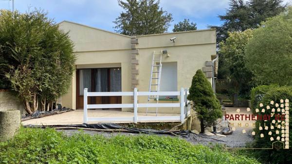 Maison de campagne avec une petite mare à CLESSÉ