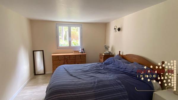 Maison de campagne avec une petite mare à CLESSÉ