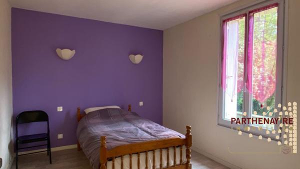 Maison de campagne avec une petite mare à CLESSÉ