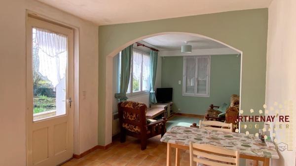 Maison de campagne avec une petite mare à CLESSÉ