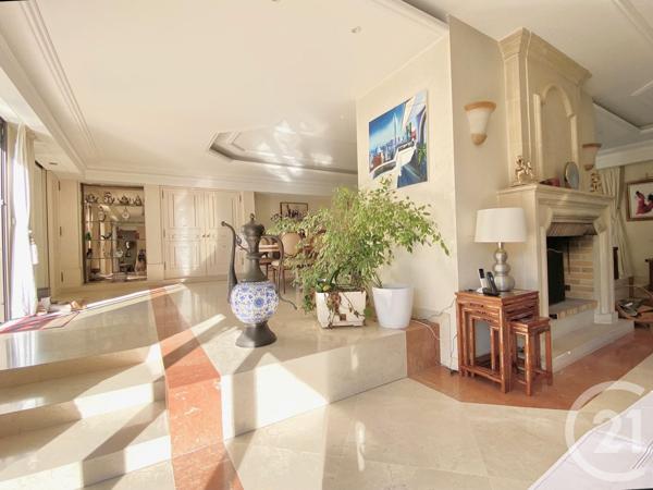 Maison à vendre  11 pièces - 681,13 m2 PONTAULT COMBAULT - 77