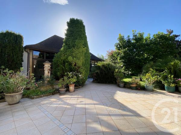 Maison à vendre  11 pièces - 681,13 m2 PONTAULT COMBAULT - 77