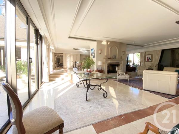 Maison à vendre  11 pièces - 681,13 m2 PONTAULT COMBAULT - 77