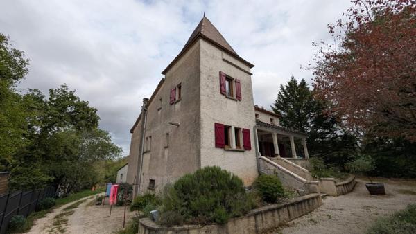 Maison 7 pièces avec piscine et dépendances