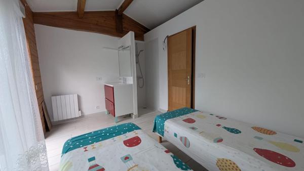 Maison 7 pièces avec piscine et dépendances