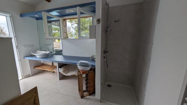 Maison 7 pièces avec piscine et dépendances