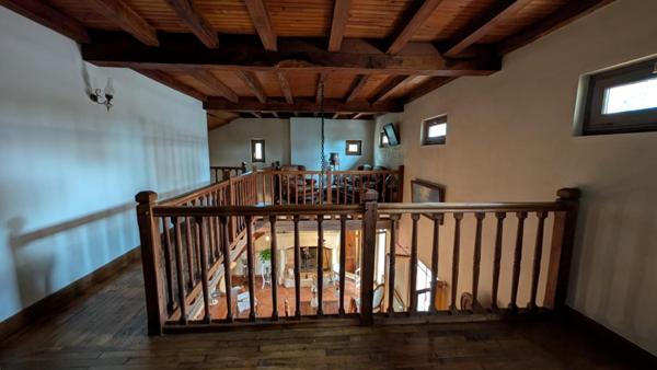 Maison 7 pièces avec piscine et dépendances