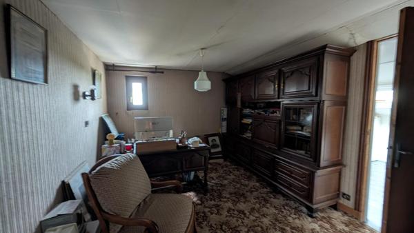 Maison 7 pièces avec piscine et dépendances