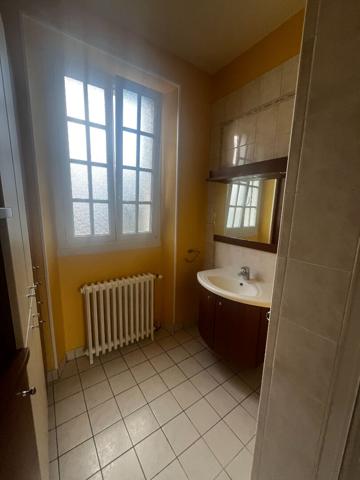 Maison de Maitre à Vittel 8 pièce(s) 155 m2