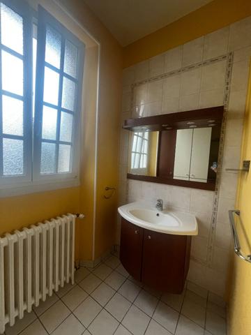 Maison de Maitre à Vittel 8 pièce(s) 155 m2