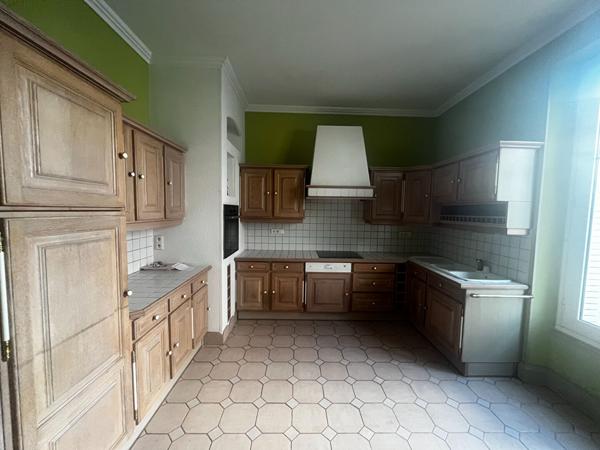 Maison de Maitre à Vittel 8 pièce(s) 155 m2