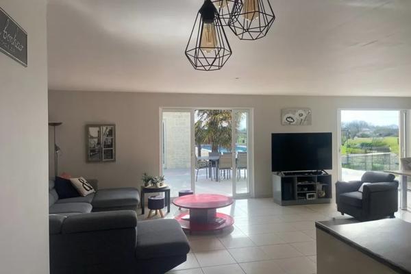 maison contemporaine alliant élégance et espace de vie