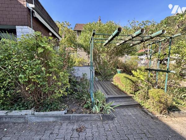 Corenc, maison de composé de 2 logements divisés