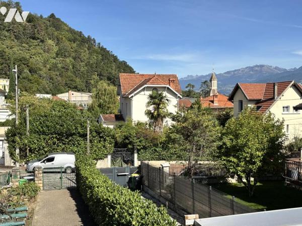 Corenc, maison de composé de 2 logements divisés
