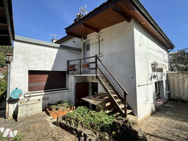 Corenc, maison de composé de 2 logements divisés