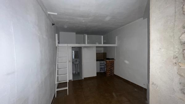 75015 PARIS, Rue du Commerce - Local 20 m² sur cour