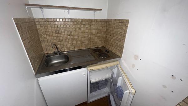 75015 PARIS, Rue du Commerce - Local 20 m² sur cour