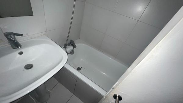 75015 PARIS, Rue du Commerce - Local 20 m² sur cour