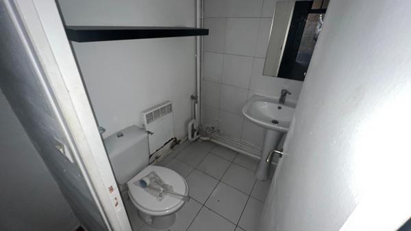 75015 PARIS, Rue du Commerce - Local 20 m² sur cour