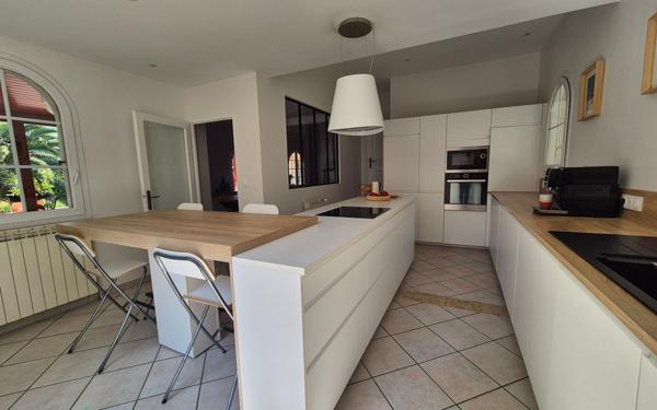 Maison à vendre    5 pièces • 182 m2 Saint-Pierre-d'Irube