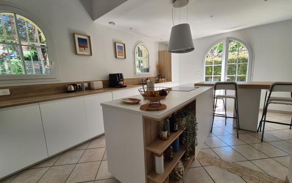 Maison à vendre    5 pièces • 182 m2 Saint-Pierre-d'Irube