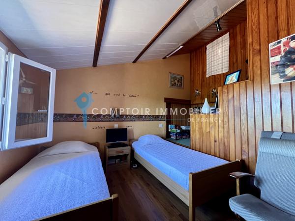 Maison
                                                                                                                                                                                                                                                                                                                        8 pièce(s)                                                                                                                                                                                                          6 chambre(s)                                                                                                                                                                                                          192.4  m²