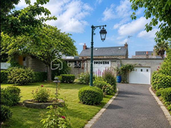 Située dans un environnement calme, résidentiel et particulièrement prisé de Saint-Malo, cette belle propriété offre de nombreuses possibilités pour un projet familial, patrimonial ou professionnel.
Édifiée sur un terrain clos d'environ 723 m², elle bénéficie d'un cadre de vie agréable et préservé. La présence de garages ainsi que d'une dépendance attenante à l'habitation principale constitue un véritable atout, permettant d'envisager un logement indépendant, un revenu locatif, l'exercice d'une profession libérale ou encore un espace dédié à une activité professionnelle.
La maison principale développe environ 230 m² habitables et dispose de 8 chambres, offrant de beaux volumes et une grande capacité d'accueil pour une famille nombreuse ou un projet d'hébergement.
Autre point fort : possibilité de division parcellaire, sous réserve de l'obtention des autorisations d'urbanisme nécessaires et de l'accord des services compétents.
Les atouts du bien :
Secteur résidentiel recherché de Saint-Malo
Environnement calme
Terrain clos d'environ 723 m²
Maison principale d'environ 230 m² habitables
8 chambres
Garages
Dépendance attenante avec potentiel locatif ou professionnel
Possibilité de division parcellaire (sous réserve des autorisations d'urbanisme)
Fort potentiel d'aménagement et de valorisation
Une opportunité rare sur le marché malouin, idéale pour les acquéreurs en quête d'espace, de polyvalence et de potentiel de développement.