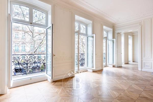 Paris 8ème, Appartement 3 Chambres -  255 m² à vendre