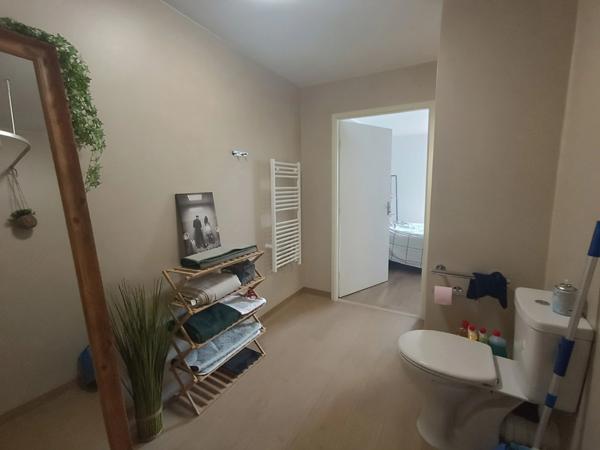 Saint-Ouen (93400) – T2 de 40 m² (résidence services), meublé, PMR, DPE B, balcon – 5e/6