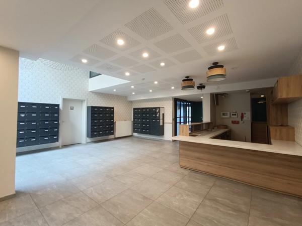 Saint-Ouen (93400) – T2 de 40 m² (résidence services), meublé, PMR, DPE B, balcon – 5e/6
