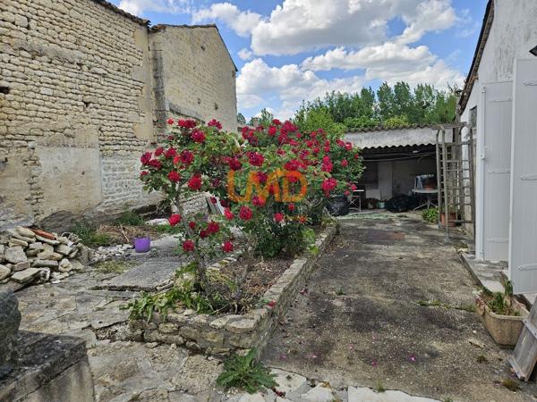 Maison village