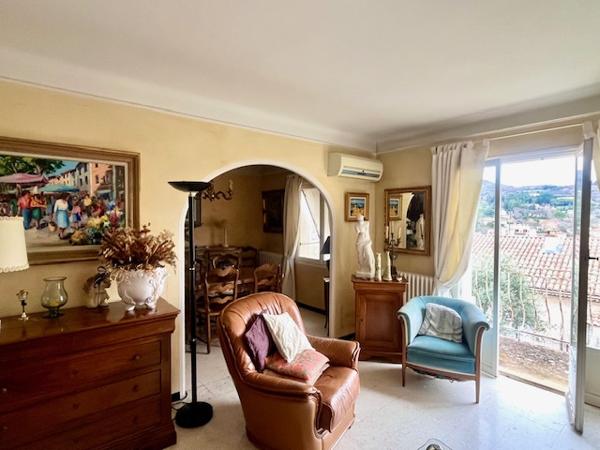 Apt (84400) Provence - APT au calme Maison d'environ 104m² sur terrain de 277m², proche commodités et sur les hauteurs d'A