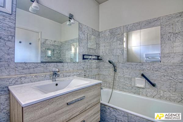 Versailles Avenue de Paris Appartement 4 P 90 m² carrez avec balcon, ascenseur et parking €675 000 ** - Référence 26673