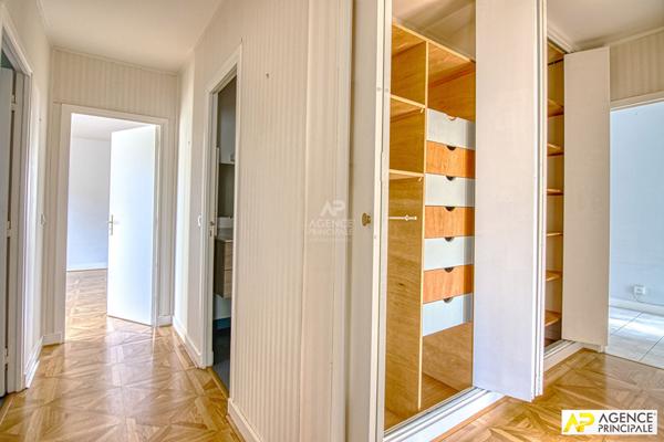 Versailles Avenue de Paris Appartement 4 P 90 m² carrez avec balcon, ascenseur et parking €675 000 ** - Référence 26673