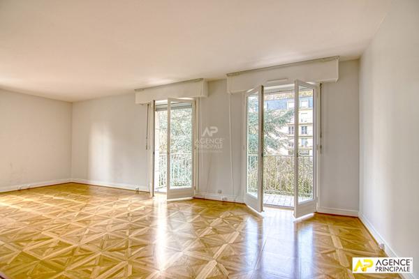 Versailles Avenue de Paris Appartement 4 P 90 m² carrez avec balcon, ascenseur et parking €675 000 ** - Référence 26673