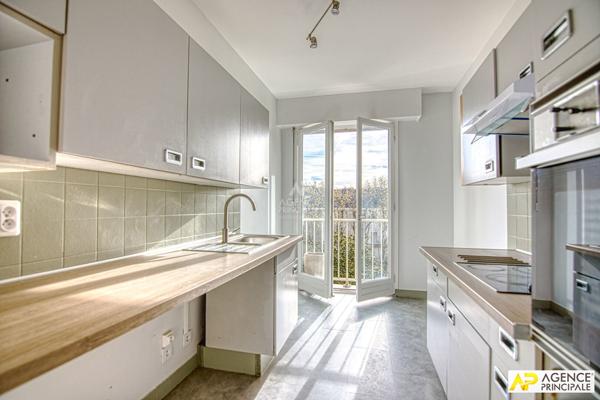 Versailles Avenue de Paris Appartement 4 P 90 m² carrez avec balcon, ascenseur et parking €675 000 ** - Référence 26673