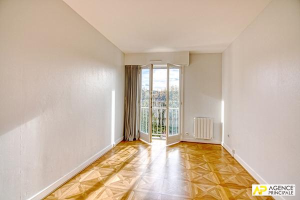 Versailles Avenue de Paris Appartement 4 P 90 m² carrez avec balcon, ascenseur et parking €675 000 ** - Référence 26673