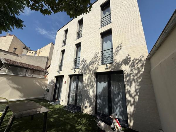 MONTREUIL LIMITE FONTENAY, PROCHE DU PARC BEAUMONTS ET DU GROUPE SCOLAIRE HENRI WALLON, MAISON 5 PIECES CONSTRUITE EN 2024 (RT2020). BEAUX VOLUMES, BELLE LUMINOSITE, BELLES PRESTATIONS