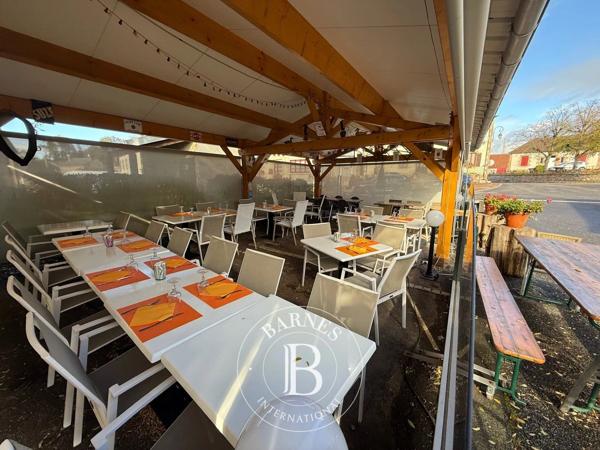 Luzy, Local et fonds de commerce  244 m² à vendre