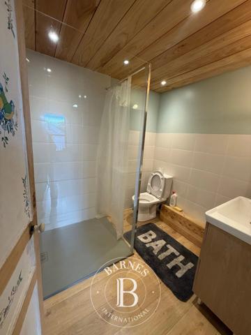 Luzy, Local et fonds de commerce  244 m² à vendre
